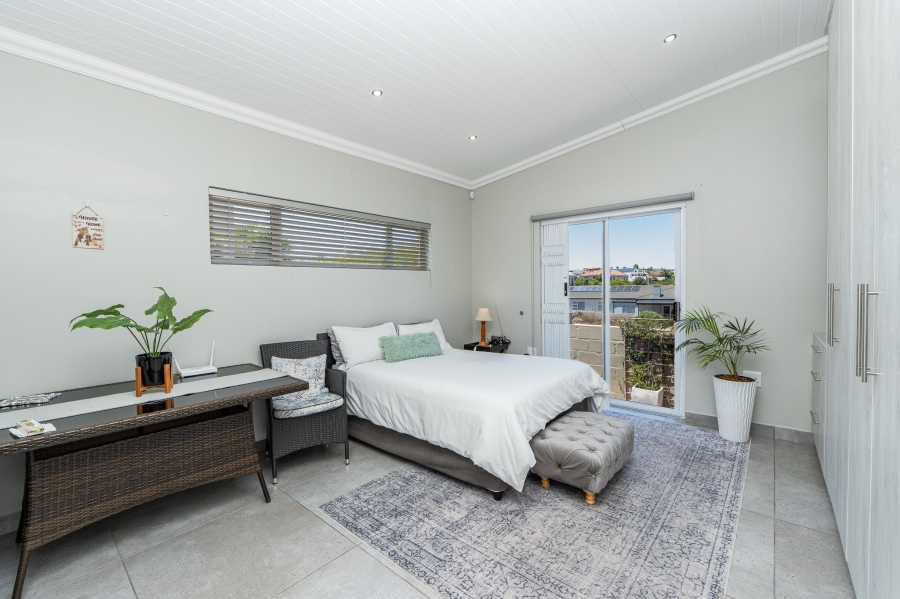 5 Bedroom Property for Sale in Myburgh Park Western Cape